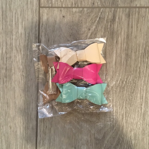 NEW set of 4 faux leather hair clips bundle - Picture 1 of 2